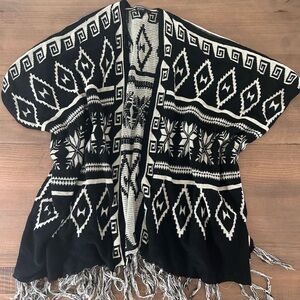 Black and White Geometric Patterned Kimono Cardigan